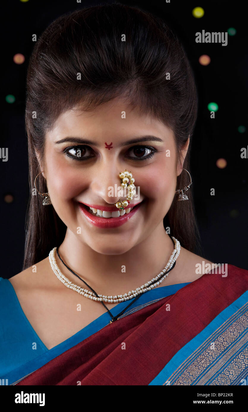 Maharashtrian lächelnde Frau Stockfoto