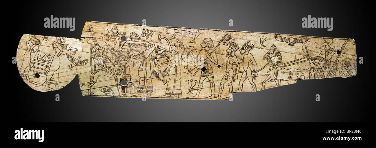 ELFENBEIN PLAQUE VON MEGIDDO DATIERUNG VOM 12.-13. C. BC. DARSTELLUNG EINES HERRSCHERS WAHRSCHEINLICH DES KÖNIGS VON MEGIDDO SITZT AUF SEINEM THRON Stockfoto