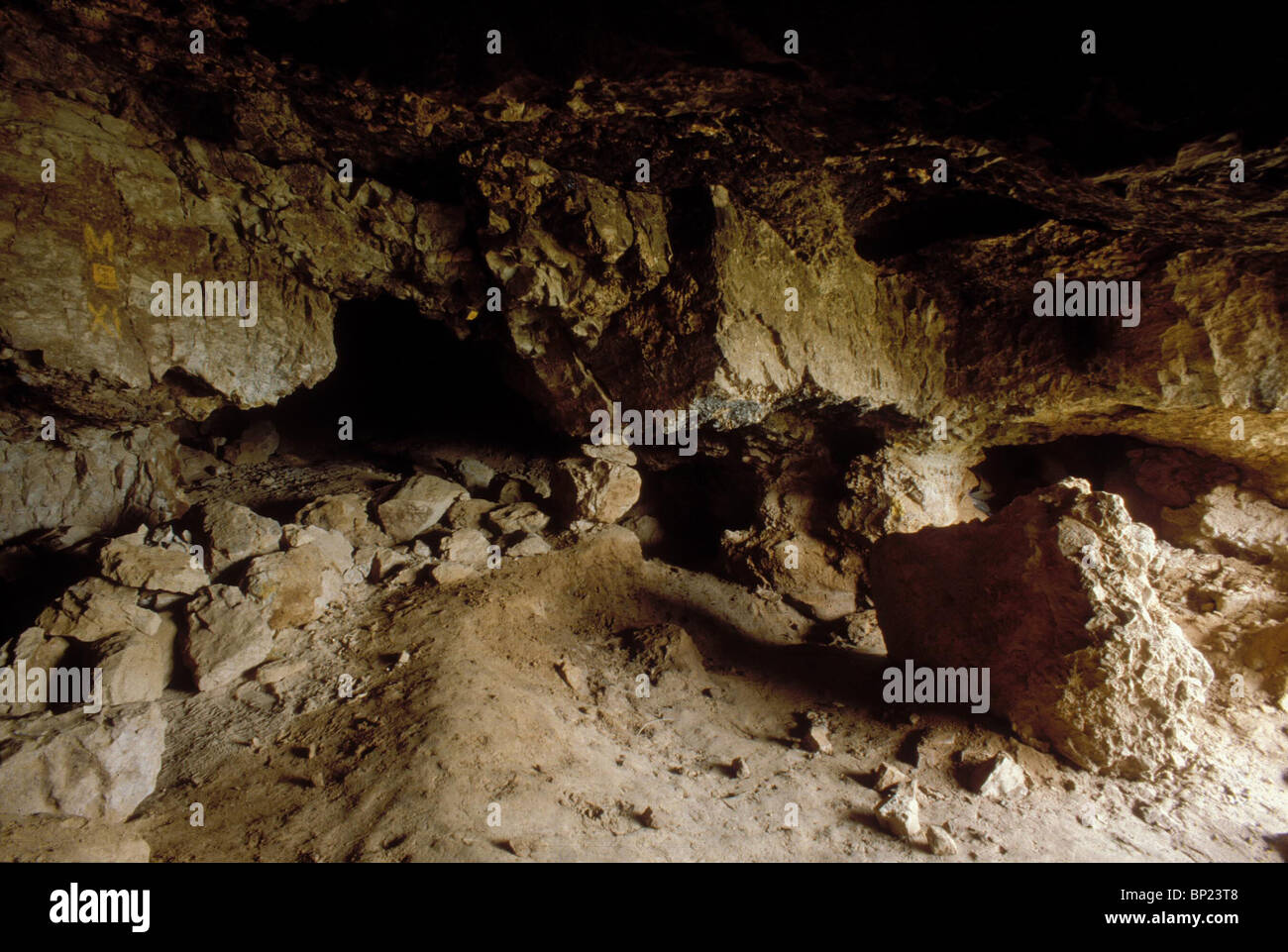300. QUMRAN - INNERE HÖHLE NR. 11, IN DEM DIE "TEMPEL-SCROLL' WURDE GEFUNDEN, Stockfoto