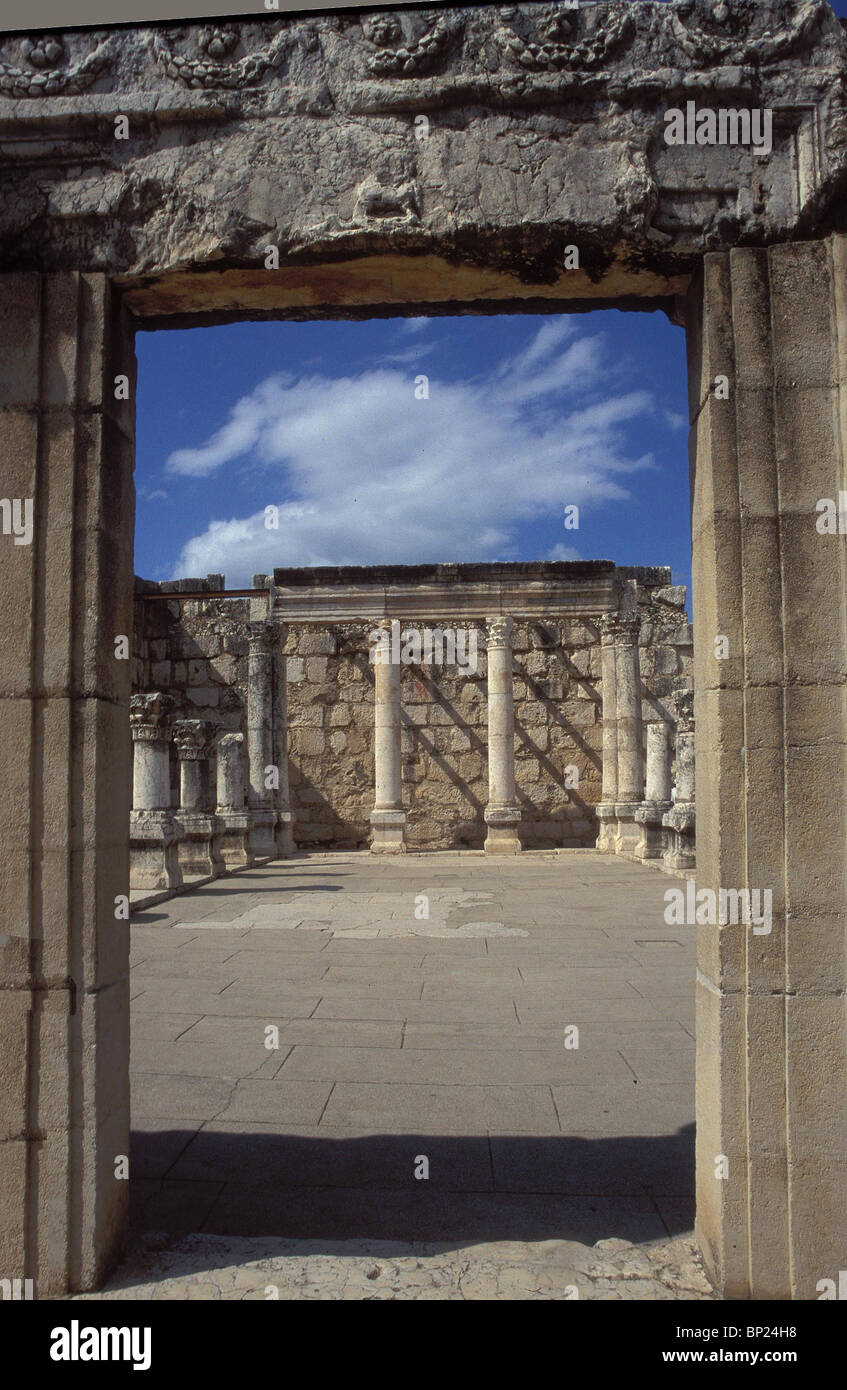 CAPERNAUM - RESTE DER PRÄCHTIGEN SYNAGOGE IN DER NÄHE VON MEER VON GALILÄA. ES STAND IN DER CENTREE DES DORFES ERWÄHNT VIELE Stockfoto