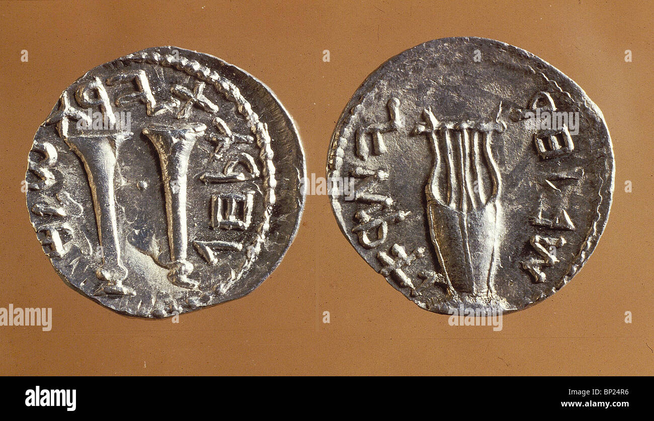 MÜNZEN DATIERT 134-5 AD. 3. JAHR DER BAR COHBA DER KRIEG GEGEN DIE RÖMER DARSTELLUNG MUSIKINSTRUMENTE LYRA & TROMPETEN MÖGLICHERWEISE Stockfoto