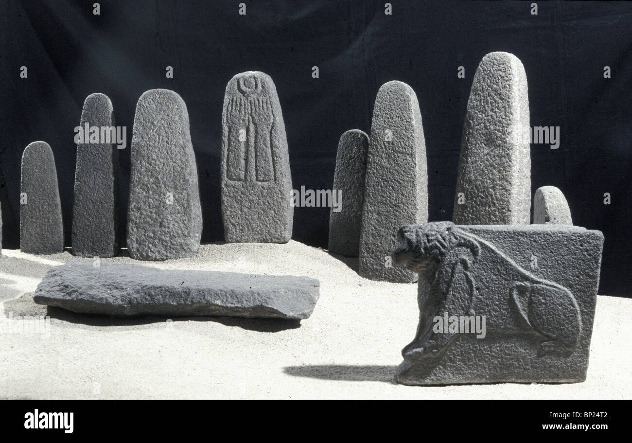 640. HAZOR, HEILIGTUM DER STELEN, CNAANITE TEMPEL, C. 14.-13. AUS. B.C. (REKONSTRUKTION IM ISRAEL-MUSEUM) Stockfoto