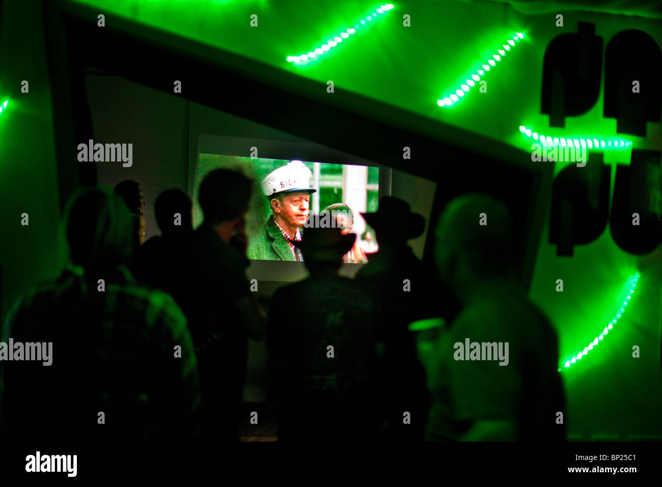 Filmvorführung am Glastonbury Festival, UK Stockfoto