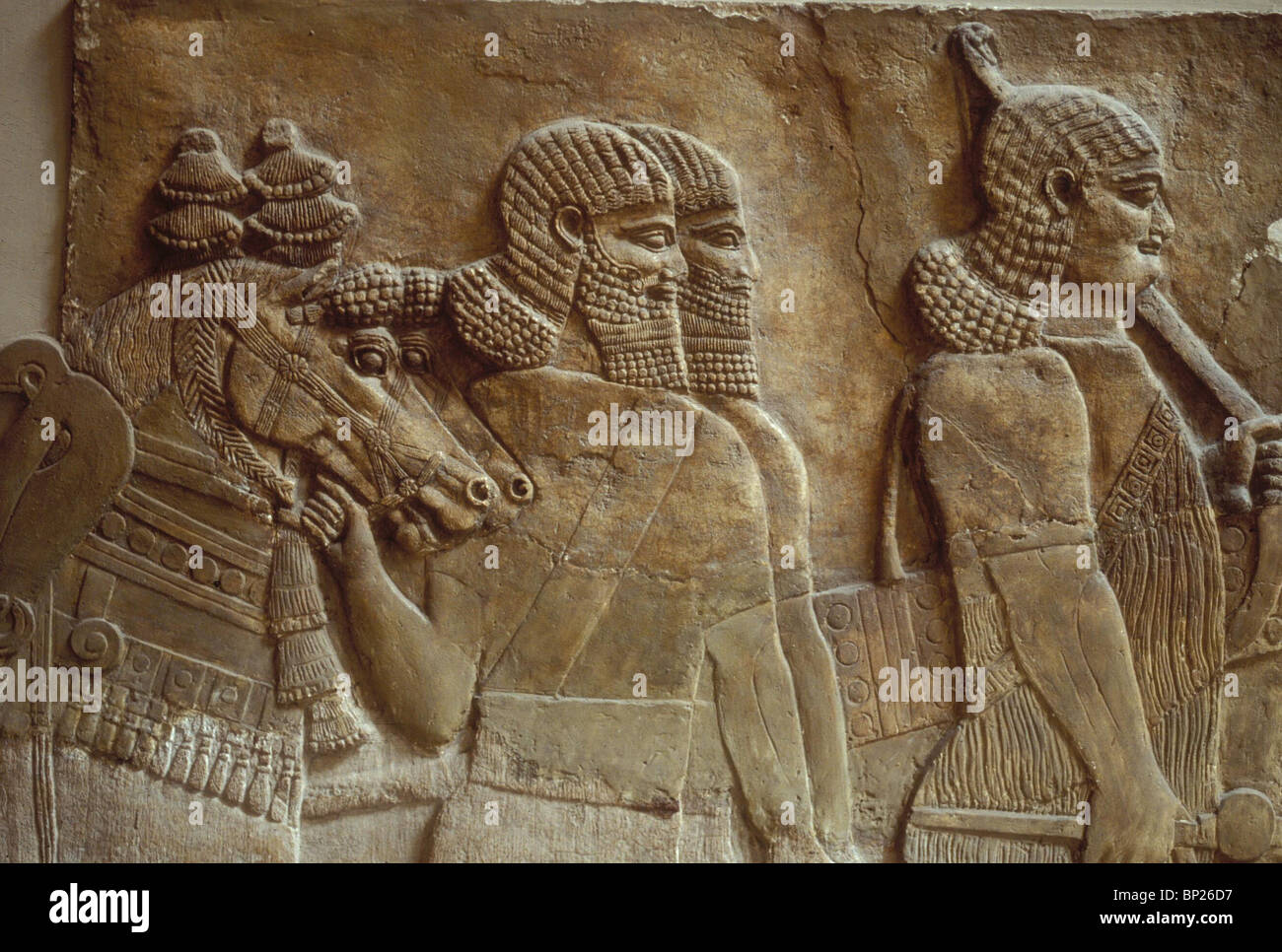 1022. ASSYRISCHE SOLDATEN AUF PARADE, RELIEF AUS DEM PALAST IN NINVEH, C. 700 V. CHR. Stockfoto