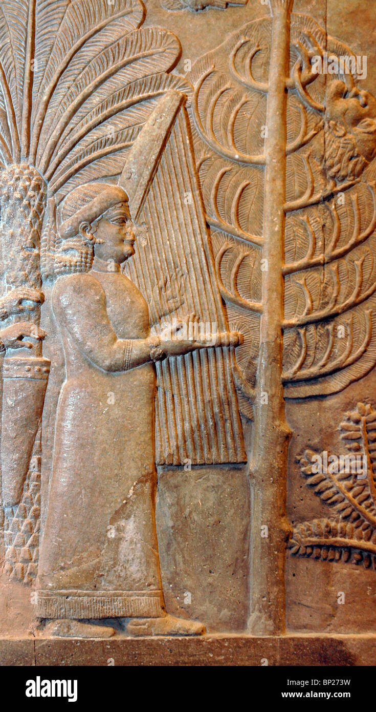 1439. MUSIKER AM HOF DES ASSYRISCHEN KÖNIGS ASSURBANIPAL. RELIEFS AUS DEM KÖNIGSPALAST IN NINVE, AUS 645 V. CHR. Stockfoto