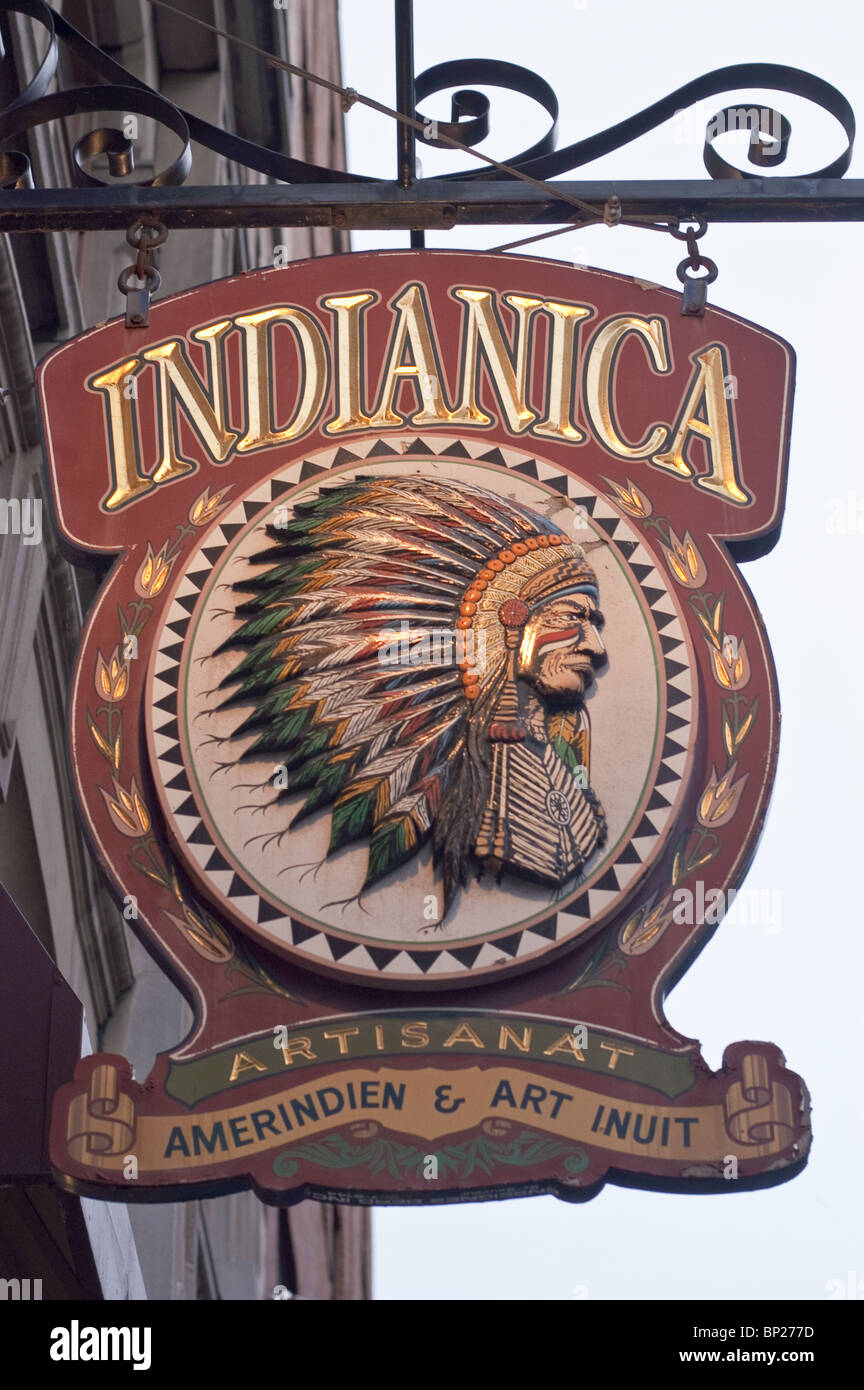 Schild mit Indianica-Kunst und Kunsthandwerk von First Nations und Inuits in Old Montreal, Quebec, Kanada. Stockfoto