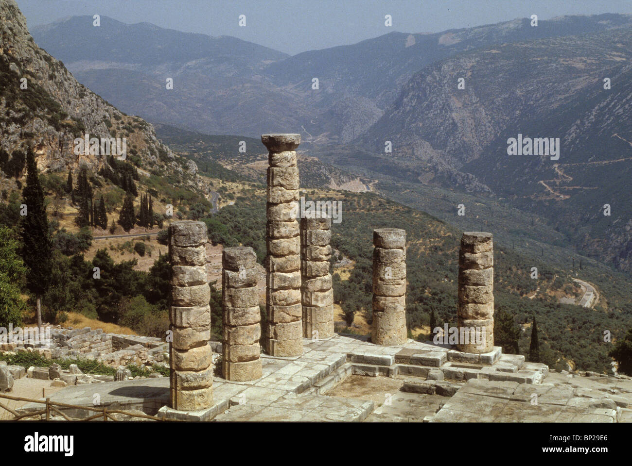 DIE ANTIKE STADT DELPHI & SITZ DER WICHTIGSTEN GRIECHISCHEN TEMPEL & ORAKEL DES APOLLON. ES LAG IM GEBIET VON PHOKIS AUF DER Stockfoto