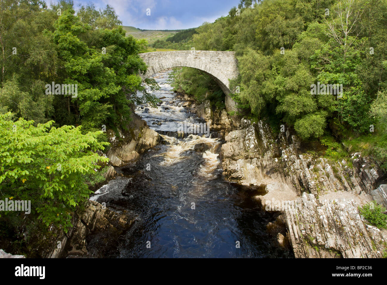 Lebendige Landschaft von Glen Oykel im Großraum Assynt von Sutherland in den schottischen Highlands. Stockfoto