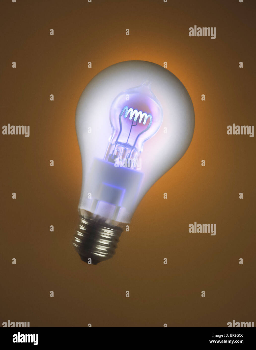 Glühbirne in einer Glühbirne Stockfoto