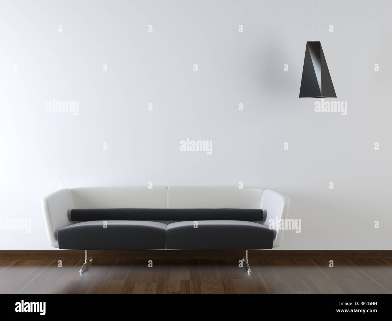 Innenarchitektur, die schwarzen und weißen Couch auf weiße Wand mit ausstehenden schwarz Lampe Stockfoto