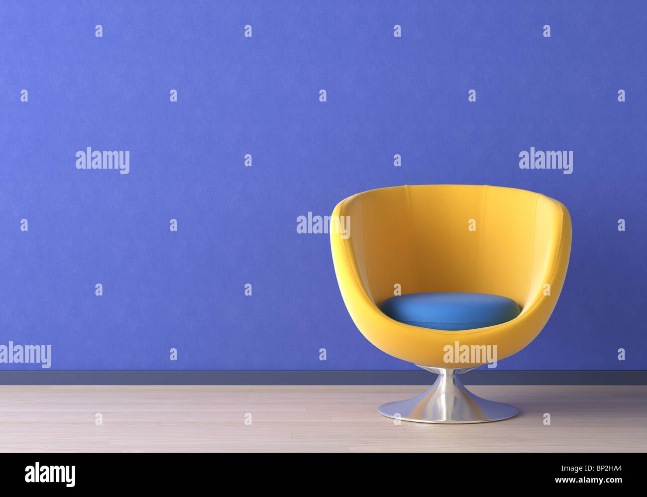 Interior Design des gelben Sessel gegen eine lebendige blauen Wand mit textfreiraum in der oberen linken Ecke Stockfoto