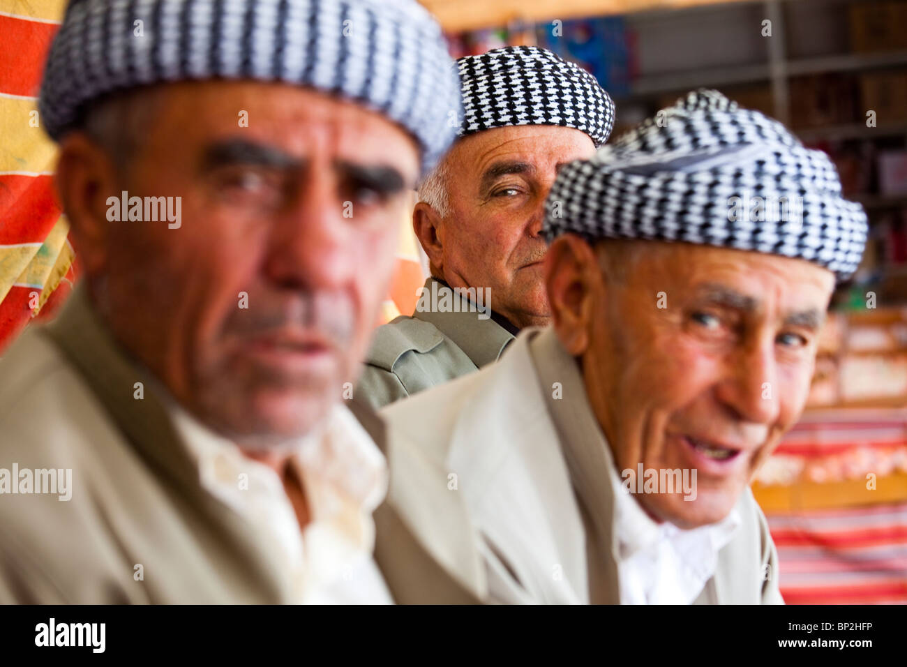 Kurish irakische Männer im Teehaus in Dohuk, Irak Stockfoto
