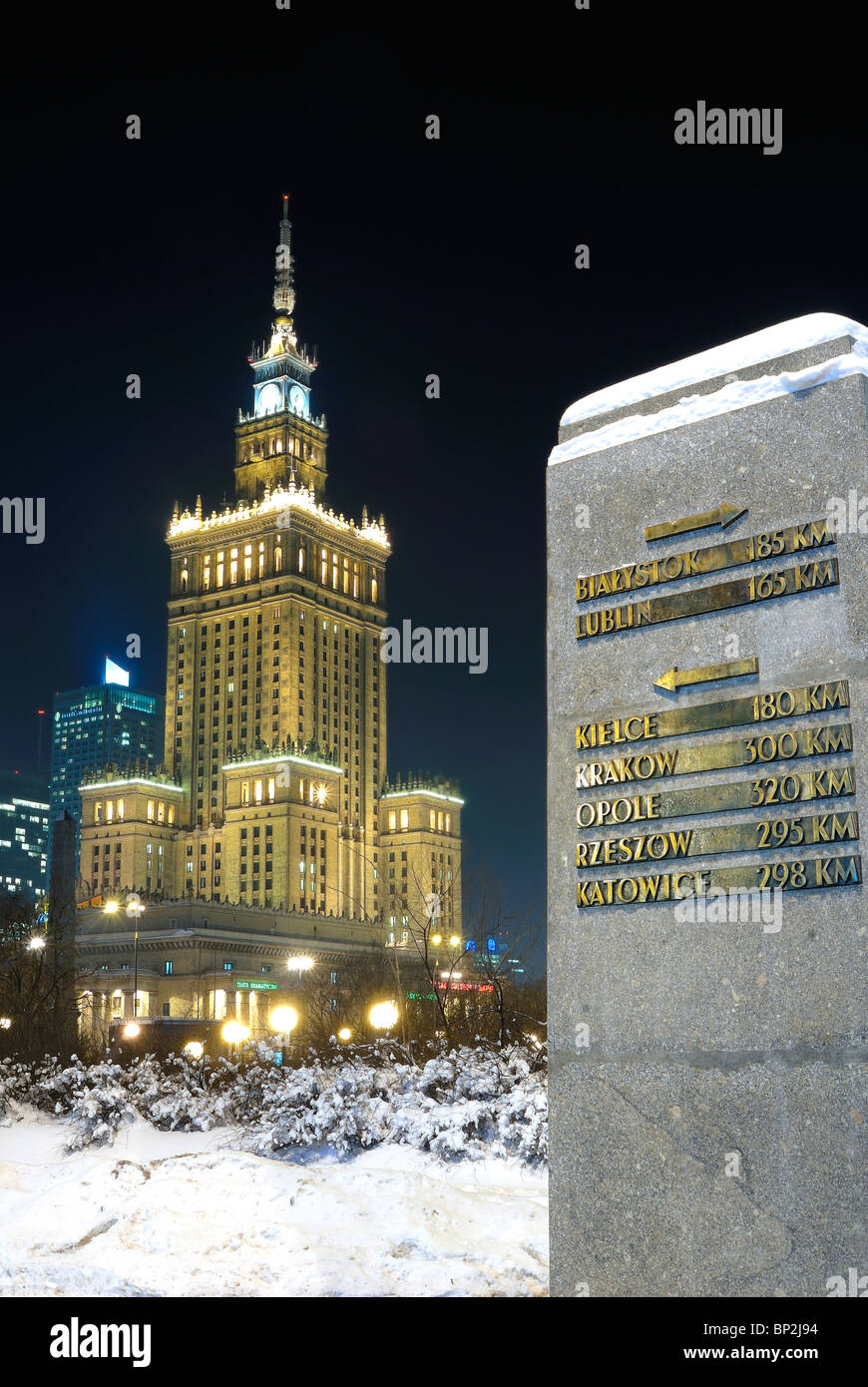 Nacht-Foto von der Palace of Culture and Science (PKIN), Centrum, Warszawa, Polen Stockfoto