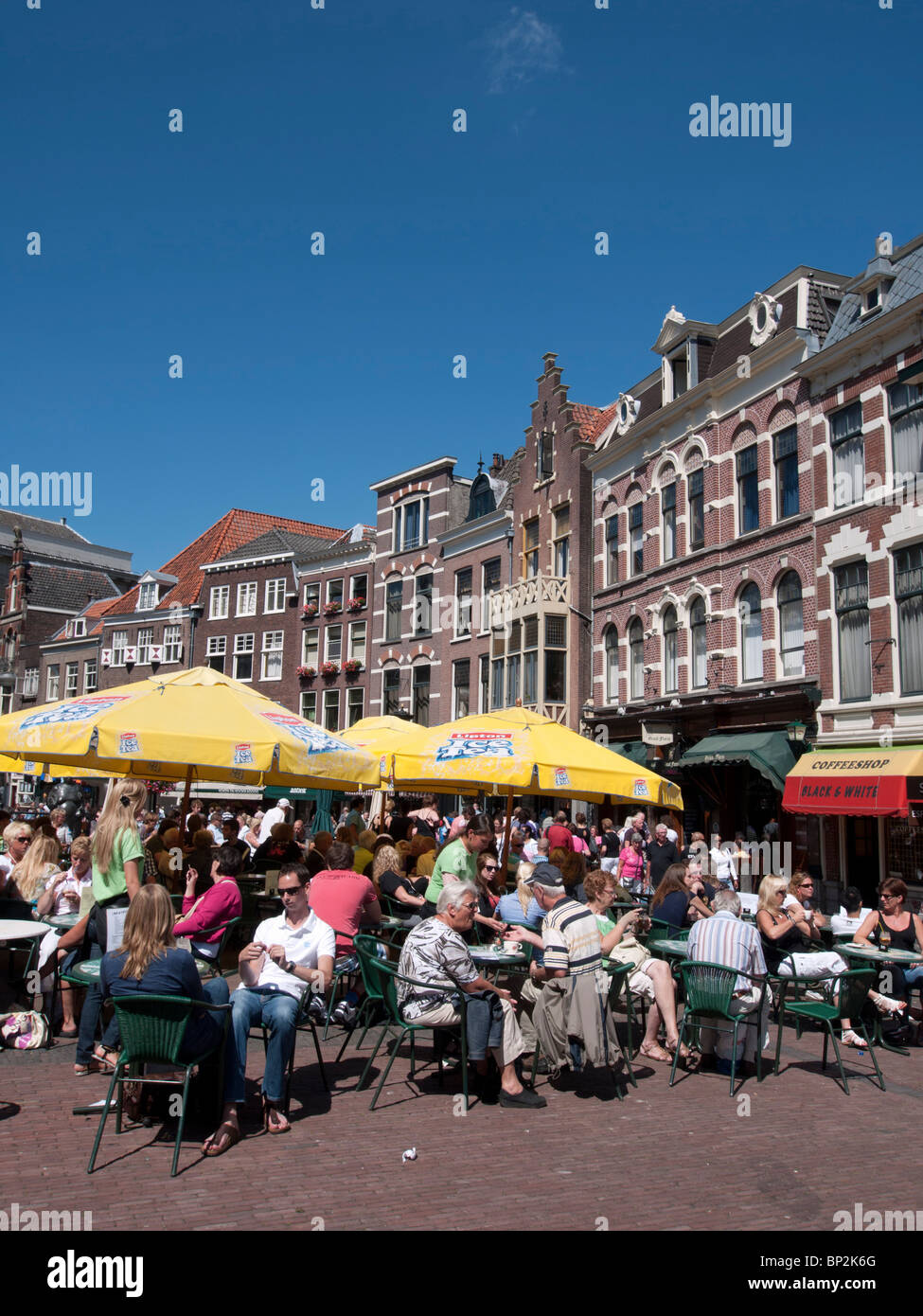 Outdoor-Sommer-Cafés in zentralen Utrecht in den Niederlanden Stockfoto