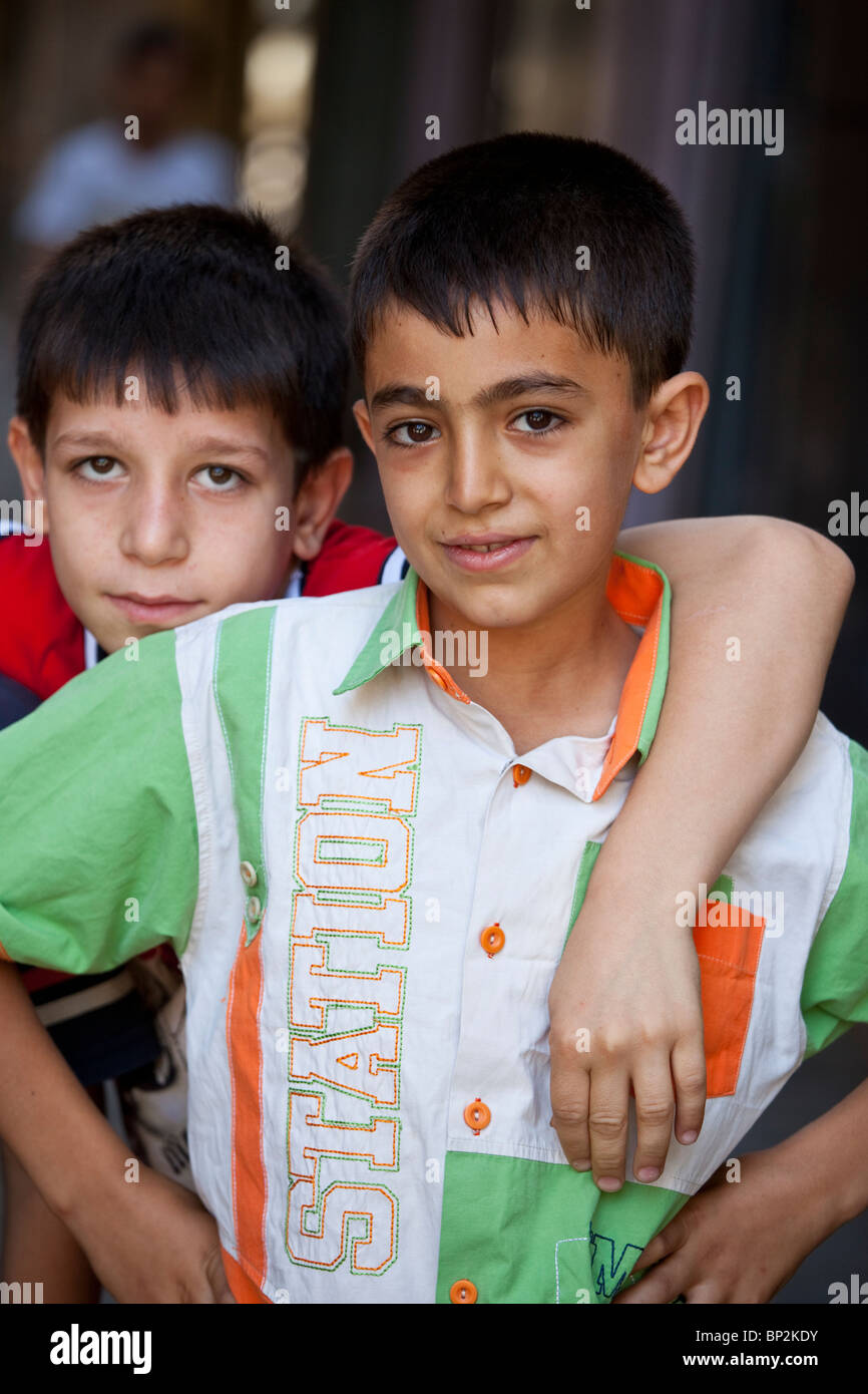 Young kurdish boys Fotos und Bildmaterial in hoher Auflösung Alamy