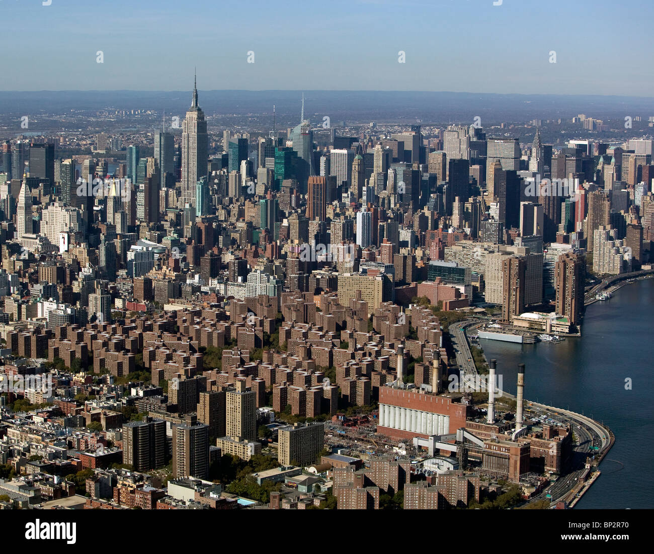 Blick über die Skyline von Stuyvesant Town Midtown Manhattan in New York city Stockfoto