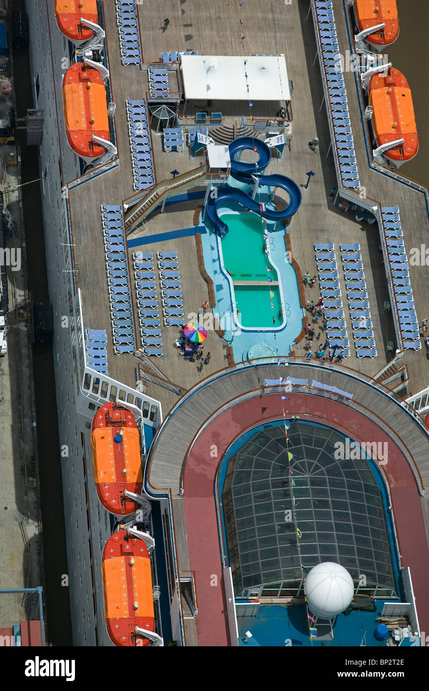 Luftaufnahme über Carnival Cruise Lines Schiff Fantasy Stockfoto