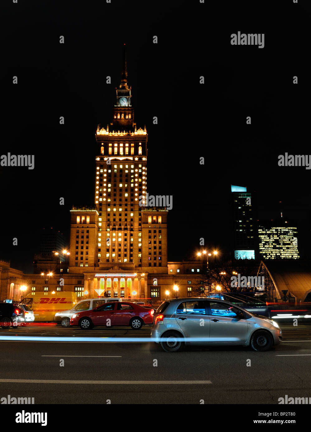 Nacht-Foto von der Palace of Culture and Science (PKIN), Centrum, Warszawa, Polen Stockfoto