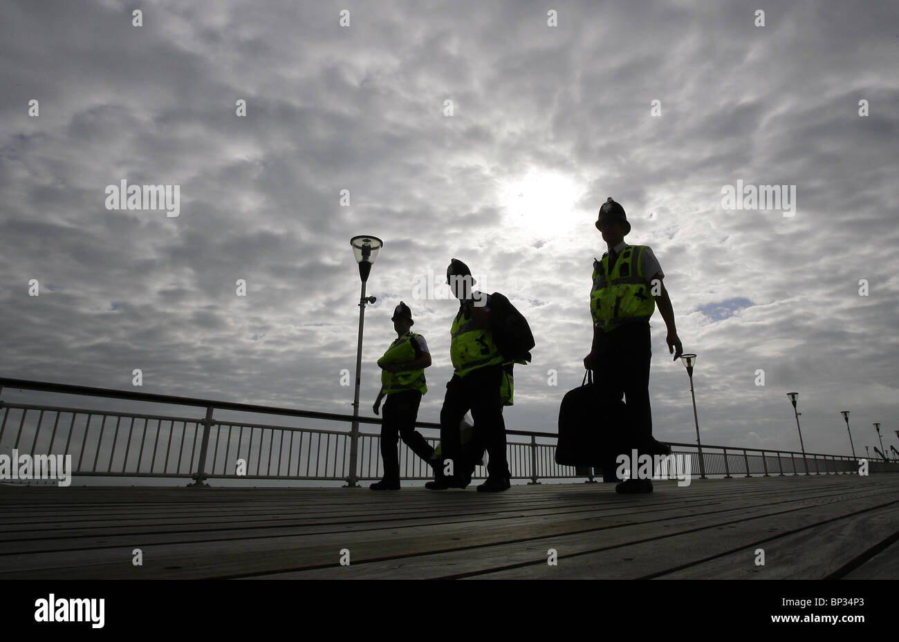 Polizisten Fuß entlang Bournemouth Pier vor dem Labour-Parteitag. Bild von James Boardman. Stockfoto