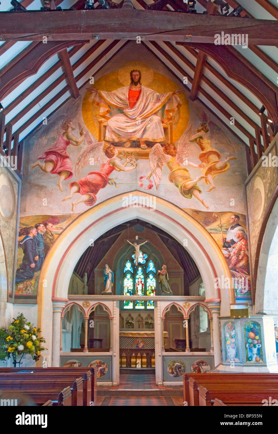 Wandmalereien von Duncan Grant am Chorbogen der St. Michael und alle Engel, die Pfarrei Kirche von Berwick East Sussex Stockfoto