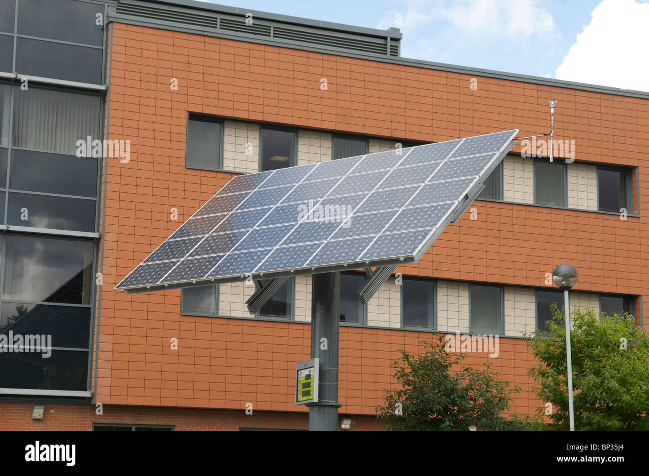 Solar-Panel an der University of central Lancashire, Preston Stadtzentrum, Lancashire, England Stockfoto