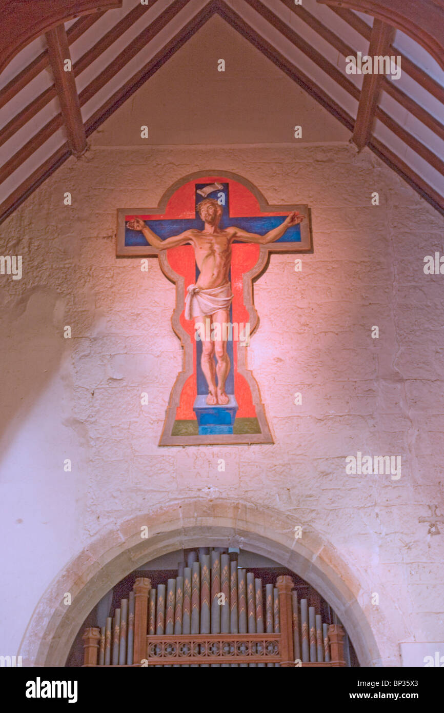 "Die Kreuzigung" ein Wandgemälde von Duncan Grant an der Westwand von St. Michael und alle Engel, die Pfarrkirche, Berwick East Sussex Stockfoto