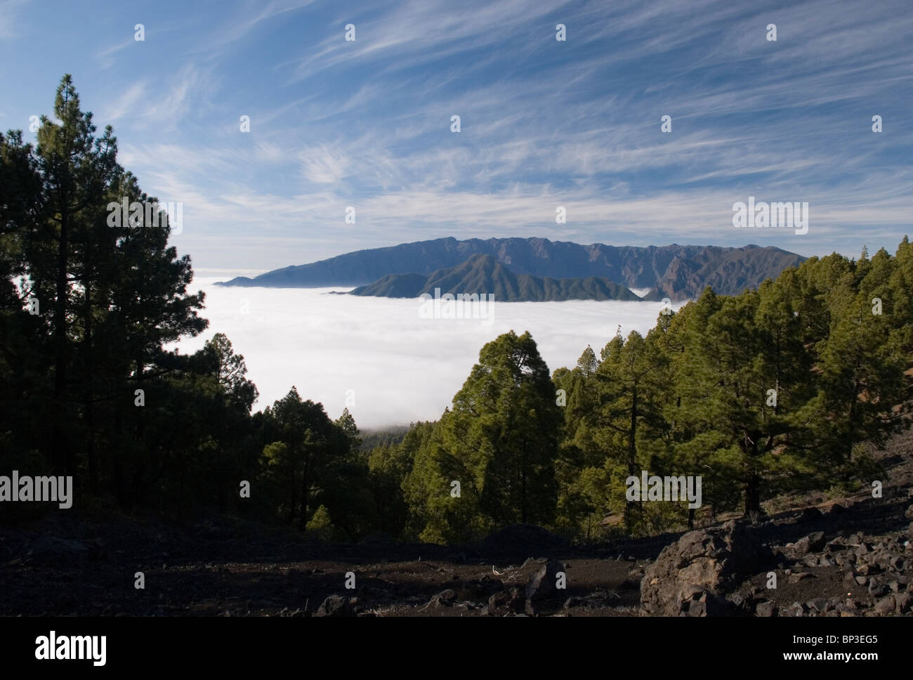 Das weiße Meer, füllt sich die Caldera de Taburiente im zentralen La Palma Stockfoto