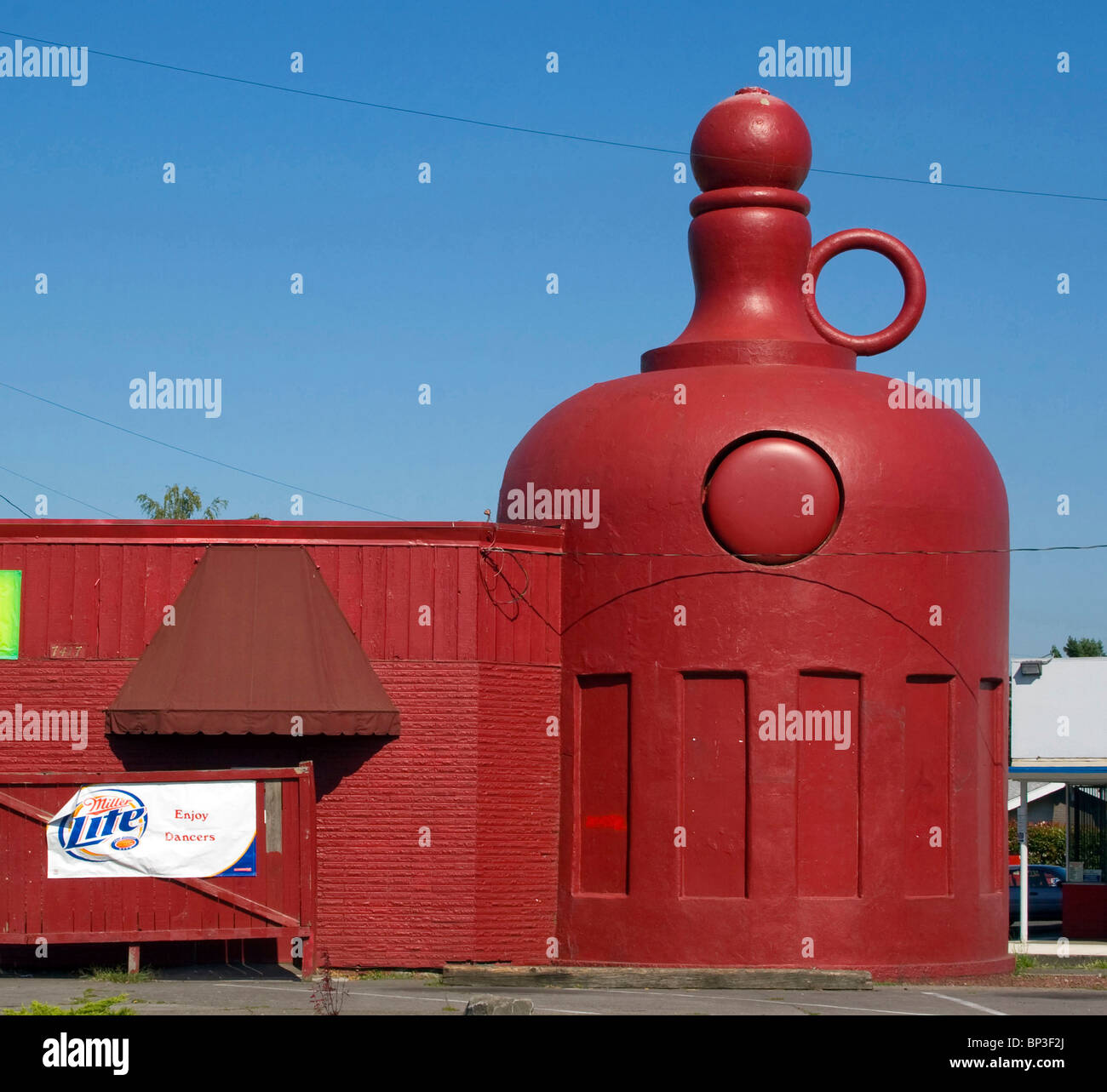 Whisky-Flasche geformt Gebäude in Portland Oregon Stockfoto