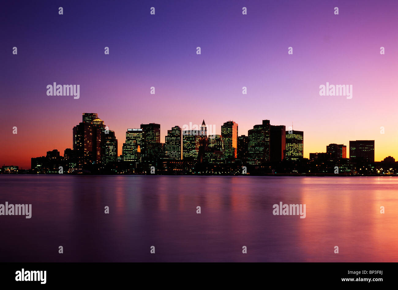 Skyline von Boston in der Abenddämmerung, Massachusetts, USA Stockfoto
