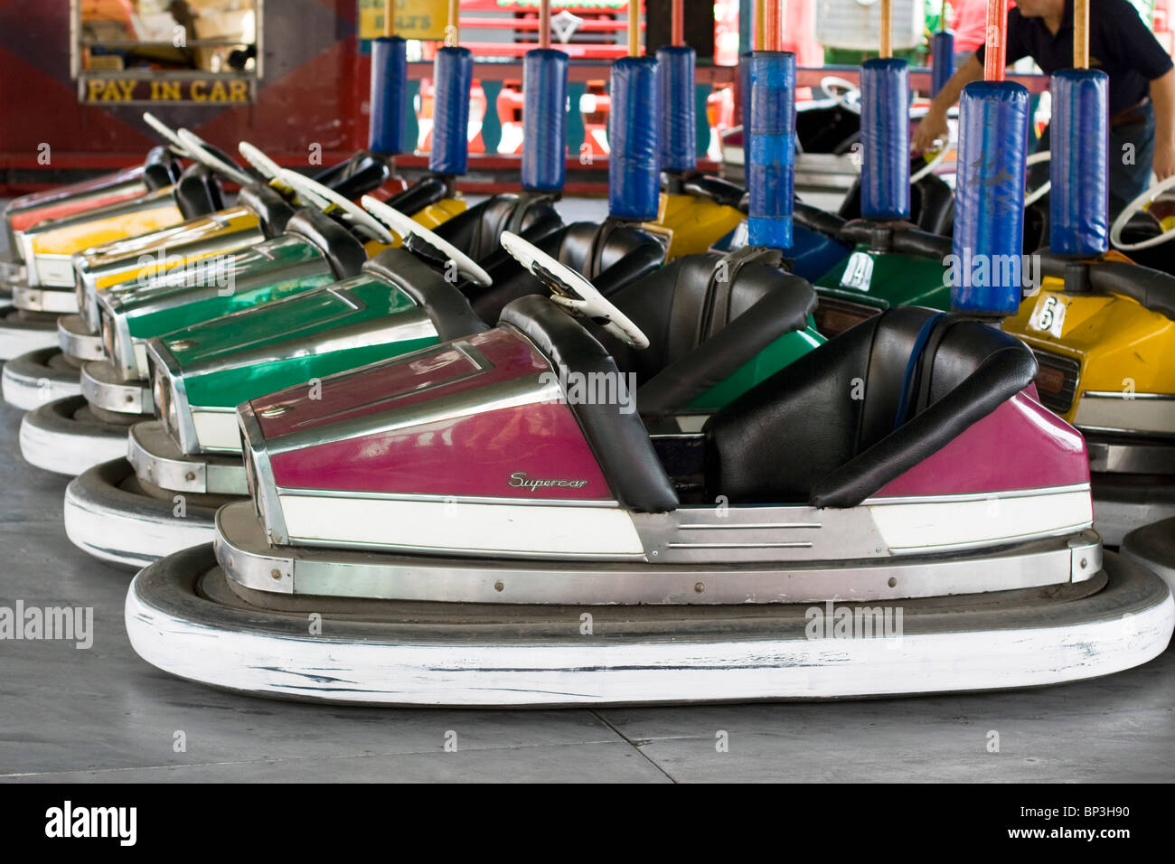 Autoscooter auf einem Rummelplatz Stockfoto