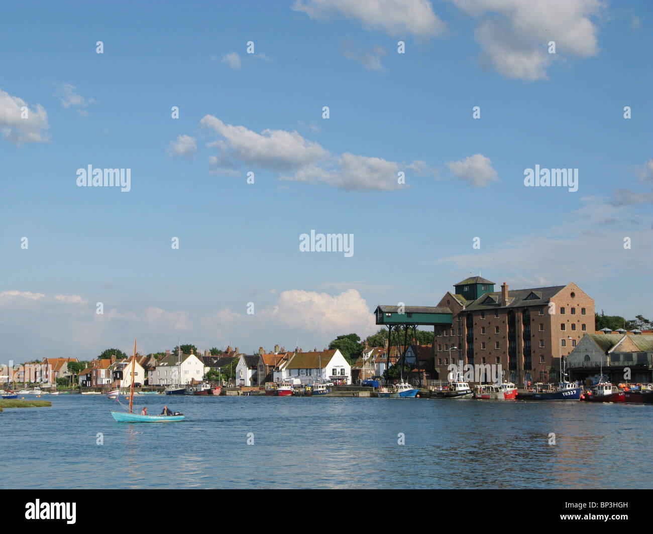 Wells-Next-the-Sea in Norfolk zeigt Kai und Getreidespeicher Altbau Stockfoto