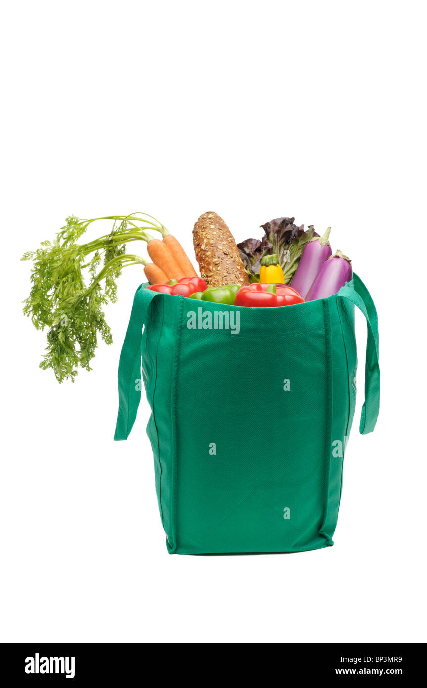 Umweltfreundliche wiederverwendbare Tasche mit frischem Obst und Gemüse. Stockfoto
