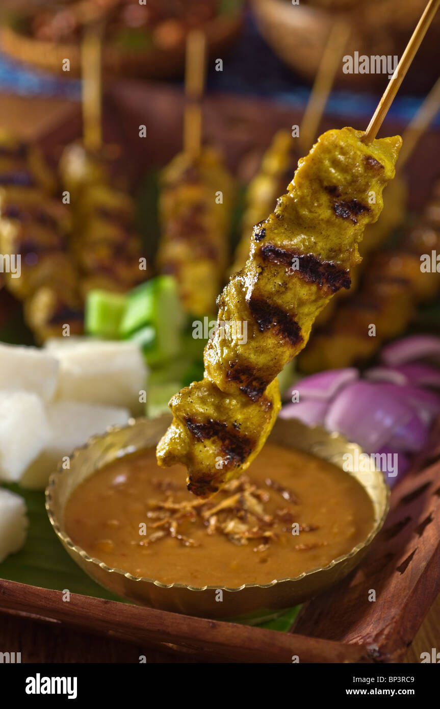 Chicken Satay mit Erdnuss-sauce Stockfoto