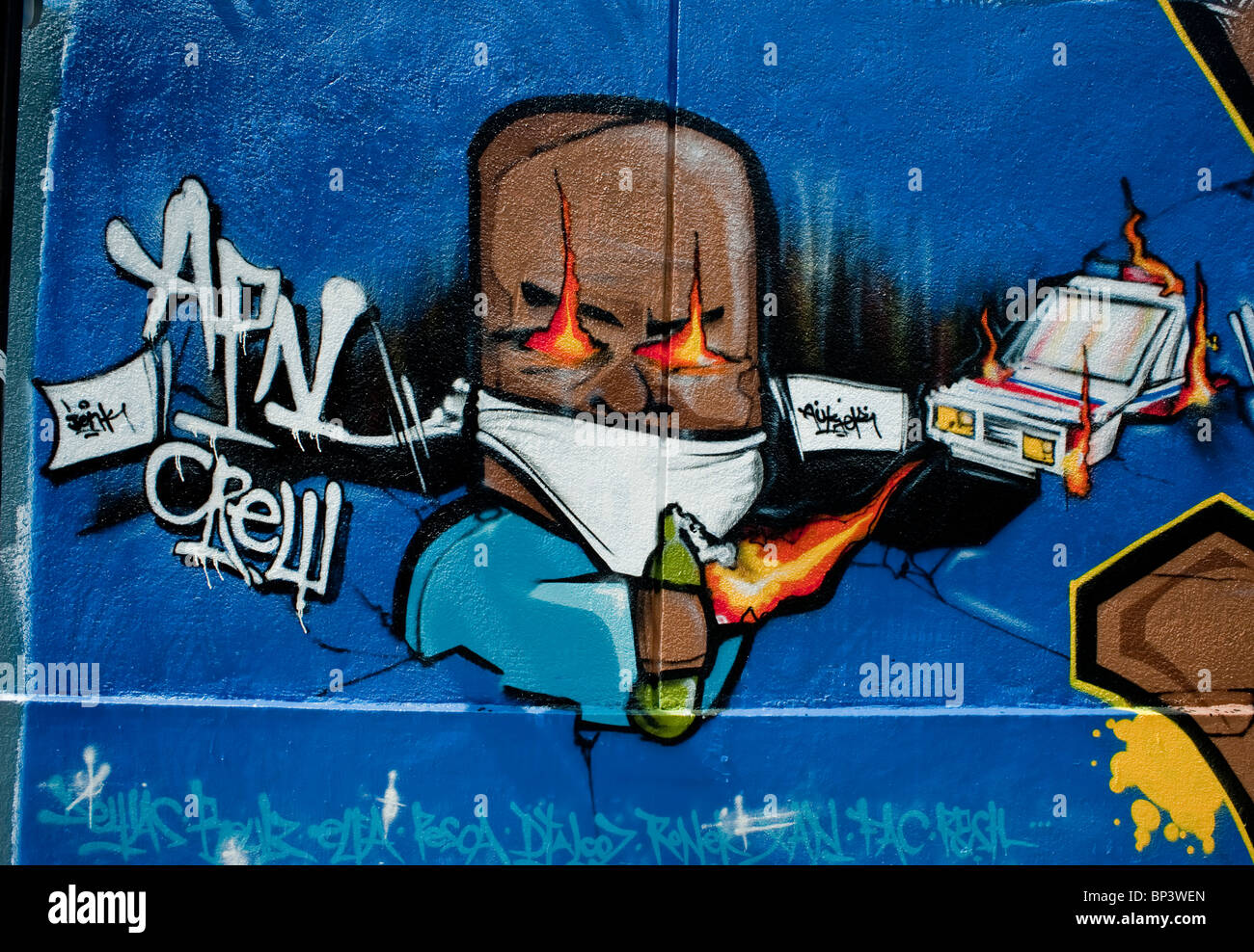 Paris, Frankreich, Wandmalerei mit Sprühfarbe, Graffiti Graphic Arts „Street Art“ gruseliger Charakter, modernistische Grafik Stockfoto