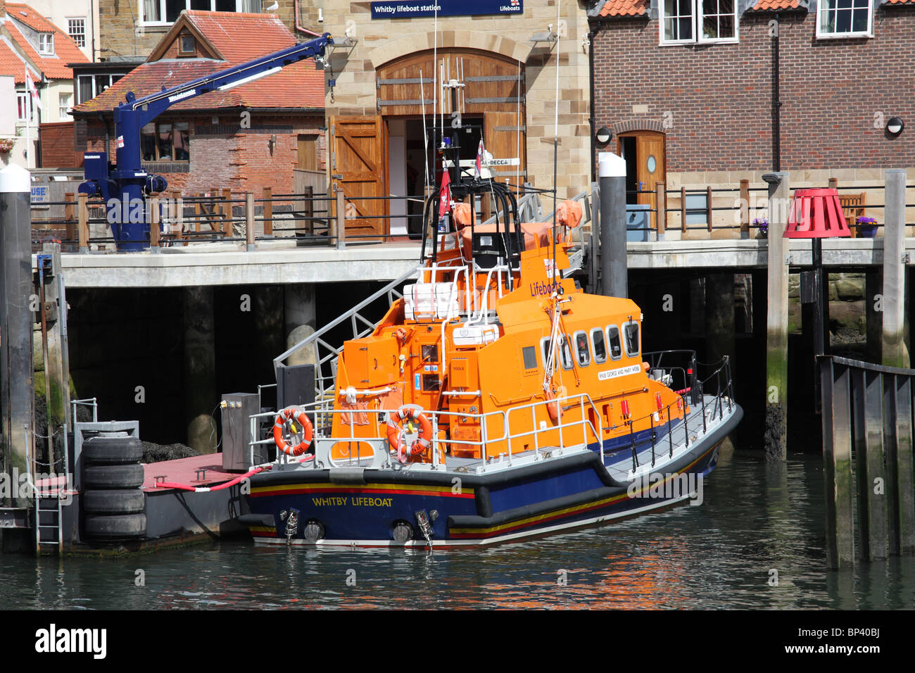 R.N.L.I. Whitby Rettungsboot und Rettungsstation, Whitby, North Yorkshire, England, Vereinigtes Königreich Stockfoto