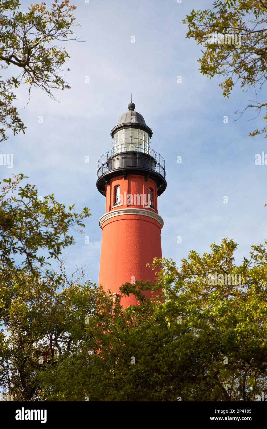 Ponce Inlet, FL - ist Mai 2010 - Ponce Inlet Leuchtturm, abgeschlossen im Jahre 1887, der höchste Leuchtturm in Florida Stockfoto