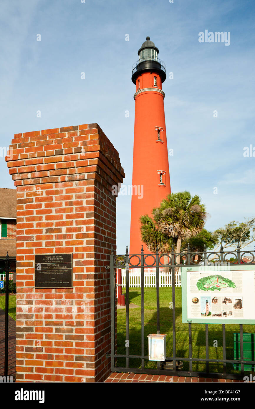 Ponce Inlet, FL - ist Mai 2010 - Ponce Inlet Leuchtturm, abgeschlossen im Jahre 1887, der höchste Leuchtturm in Florida Stockfoto