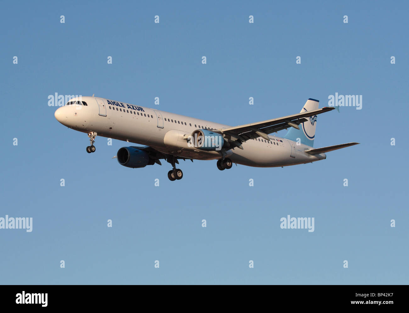 Aigle Azur A321 Airliner auf Ansatz Stockfoto