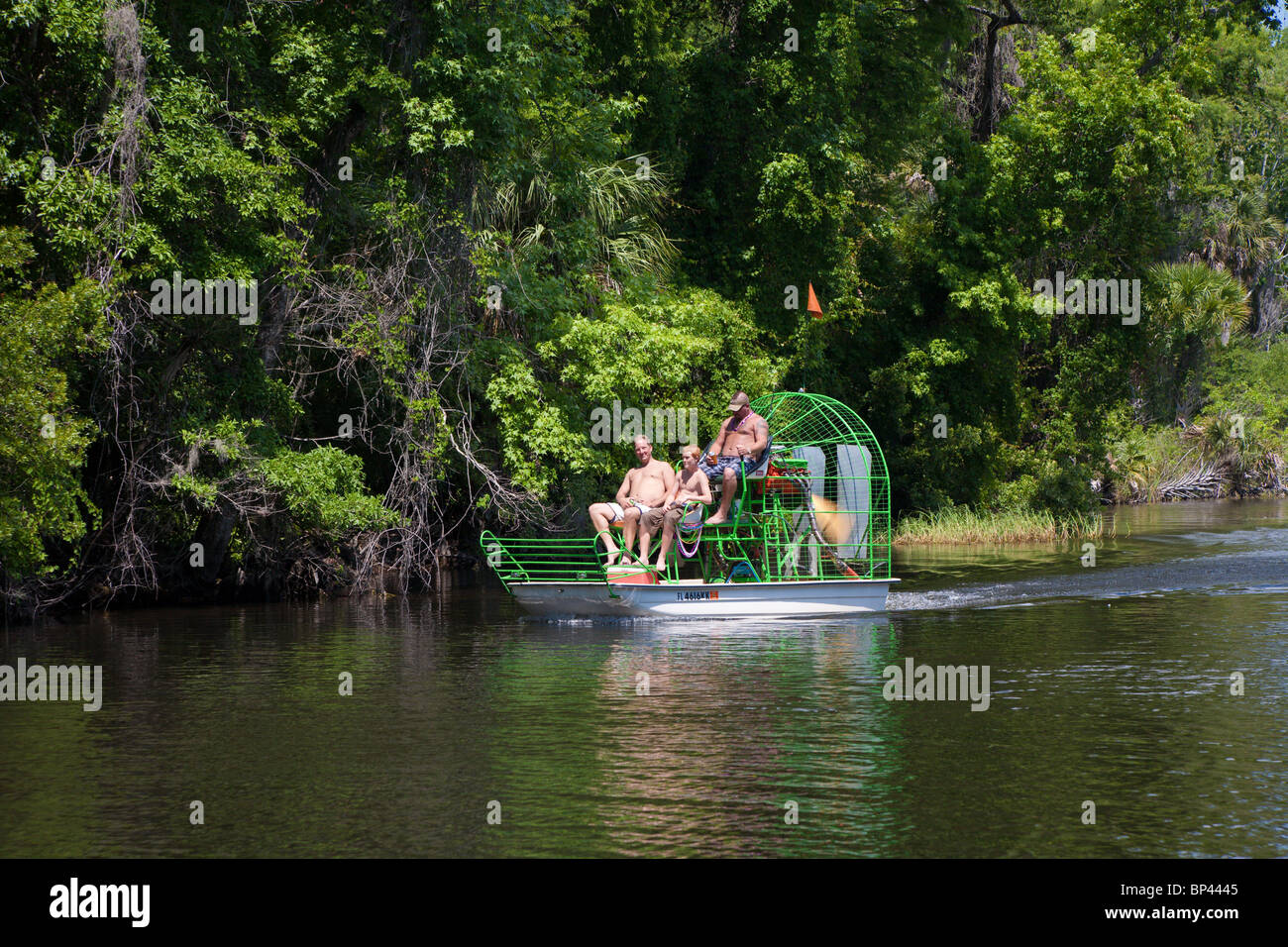 Salt Springs, FL - Mai 2010 - drei Männer in einem Boot auf dem Salz-Fluss in Zentral-Florida Stockfoto