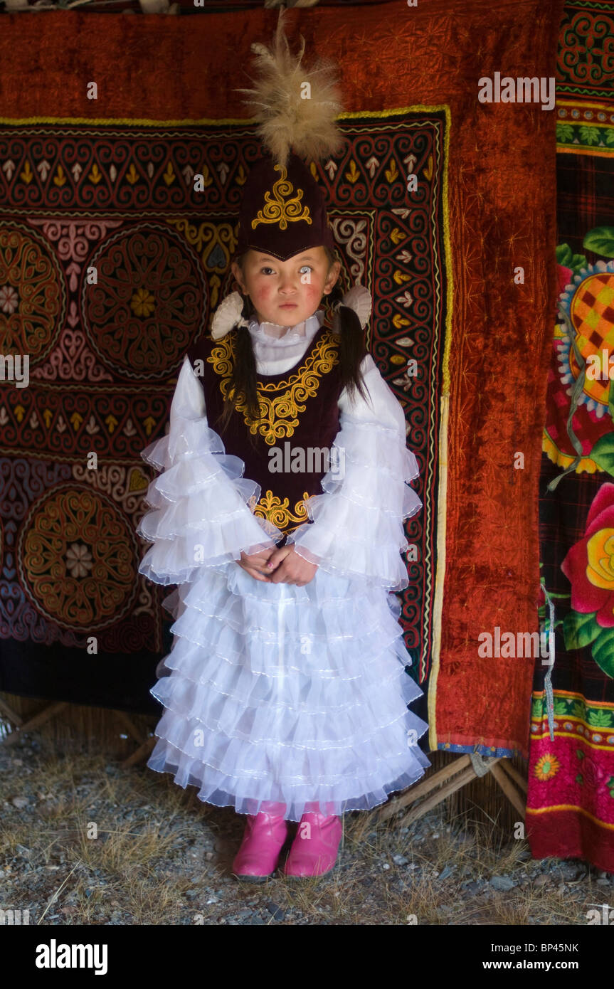 Sieben Jahre altes Mädchen am Altai Eagle Festival, Kharalgaash Stockfoto