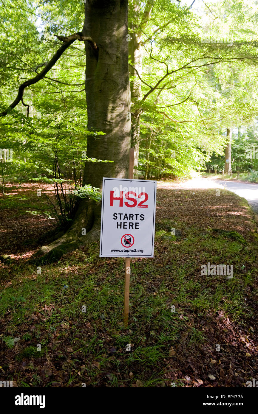 MARKIEREN DIE VORGESCHLAGENE ROUTE FÜR HIGH-SPEED 2 BAHNVERBINDUNG DURCH DIE CHILTERNS ZWISCHEN AMERSHAM UND GREAT MISSENDEN POSTER Stockfoto