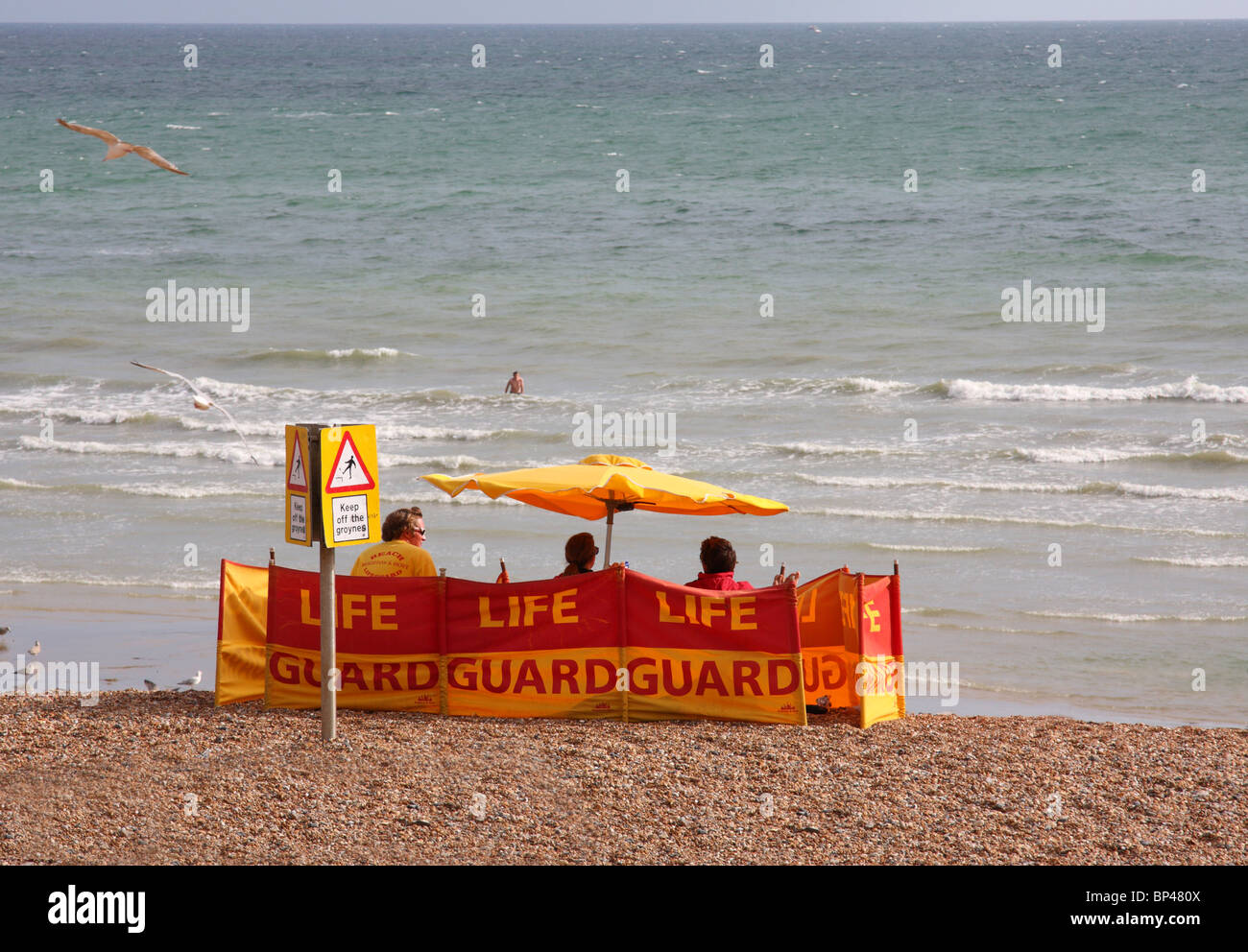 Rettungsschwimmer am Strand von Brighton. Stockfoto