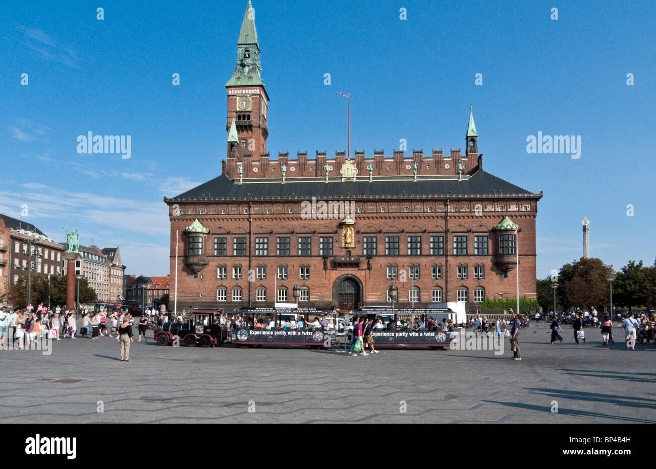 Raadhuspladsen (Rathausplatz) und Raadhuset (Rathaus) im Zentrum von Kopenhagen Stockfoto