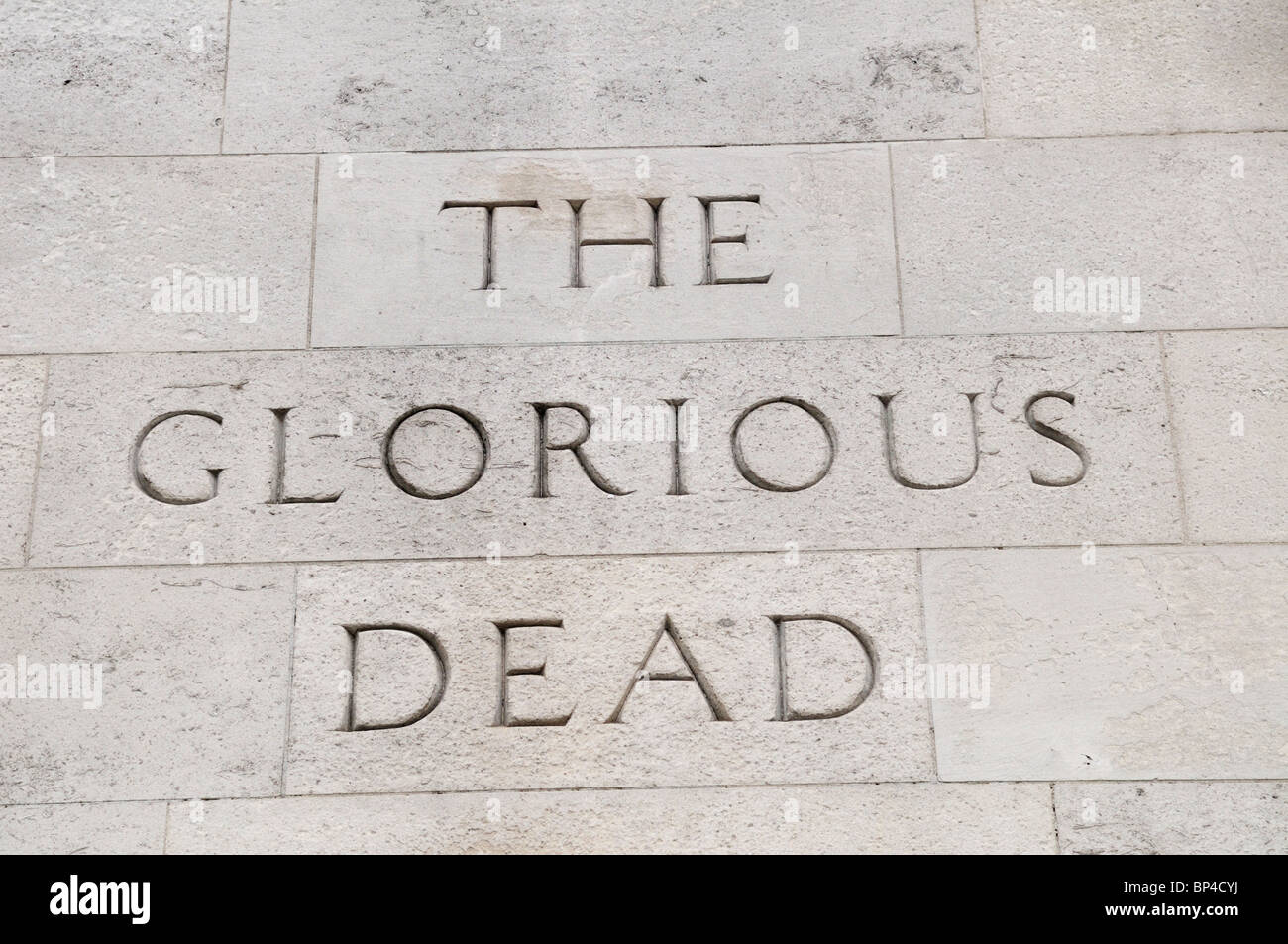 Die Glorious Dead Inschrift auf dem Kenotaph War Memorial, Whitehall, London, England, UK Stockfoto