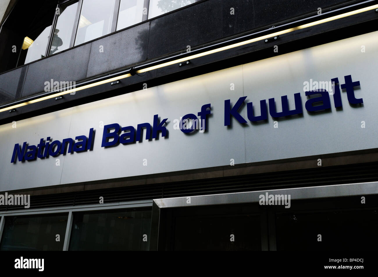 National Bank of Kuwait Zeichen Logo, Baker Street, London, England, UK Stockfoto