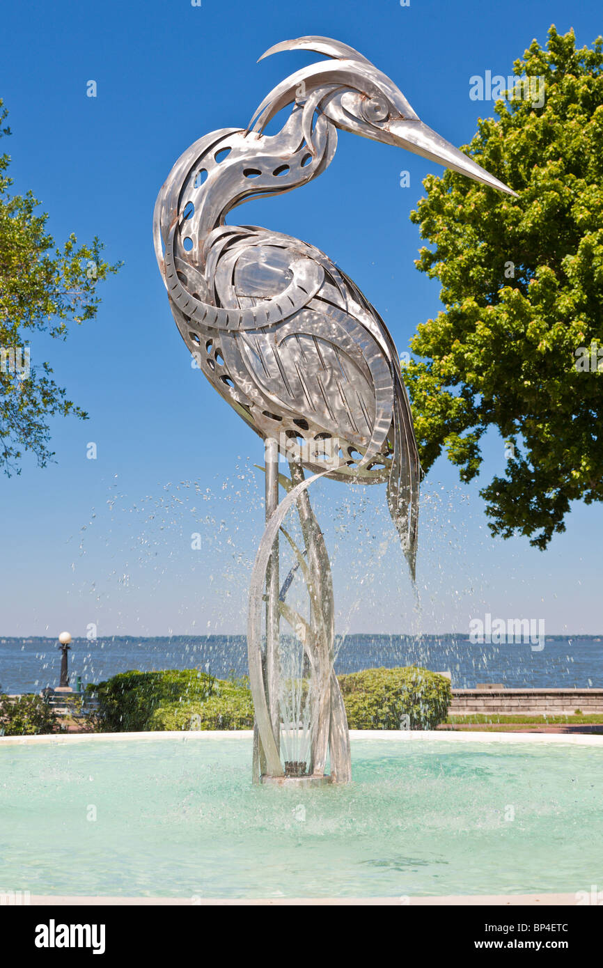 Eustis, FL - Apr 2009 - Reiher Skulptur von Doug Hays Farran Park in Eustis, Florida Stockfoto