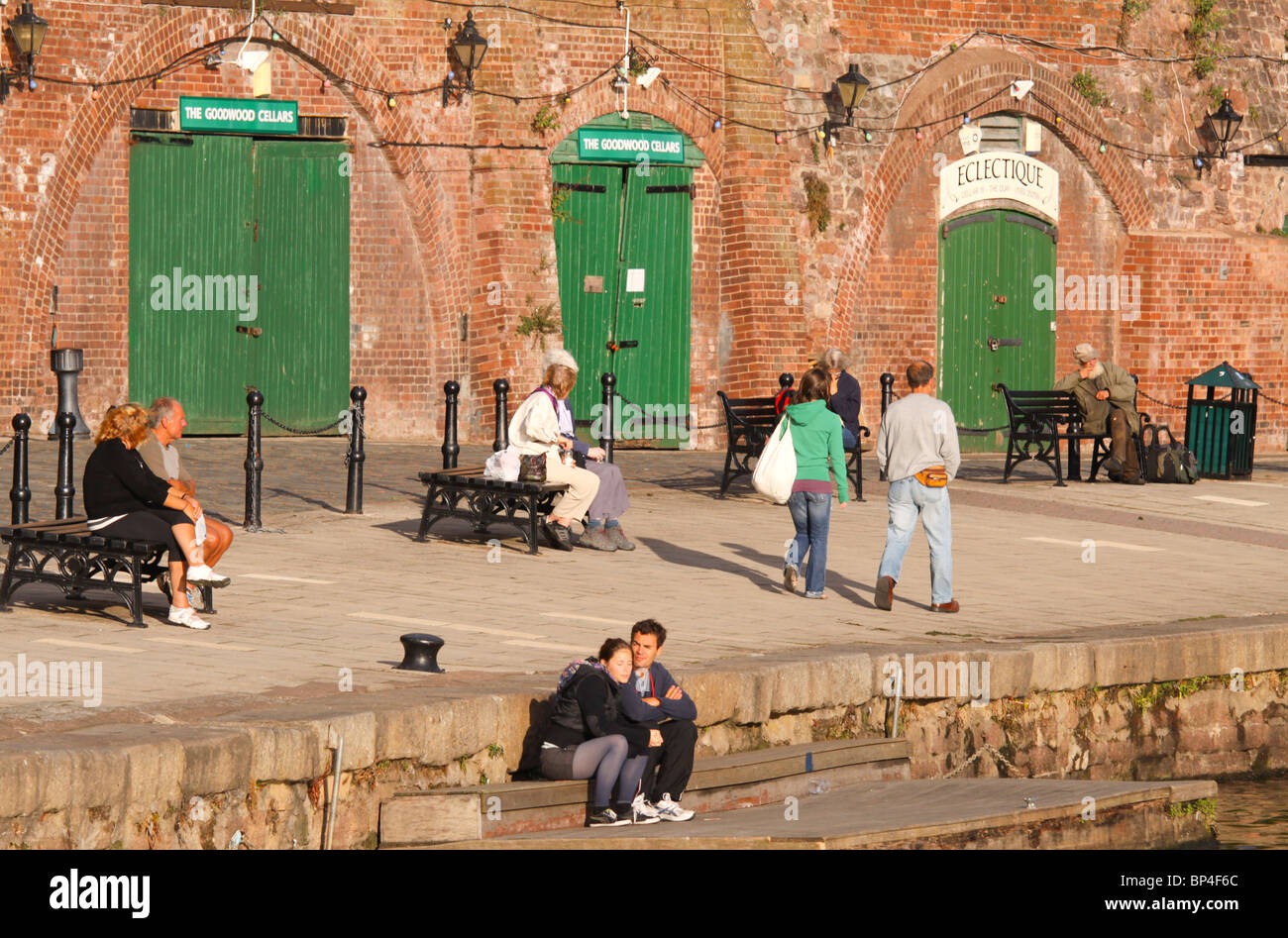 Sonniger Tag in Exeter nach unten am Fluss Stockfoto