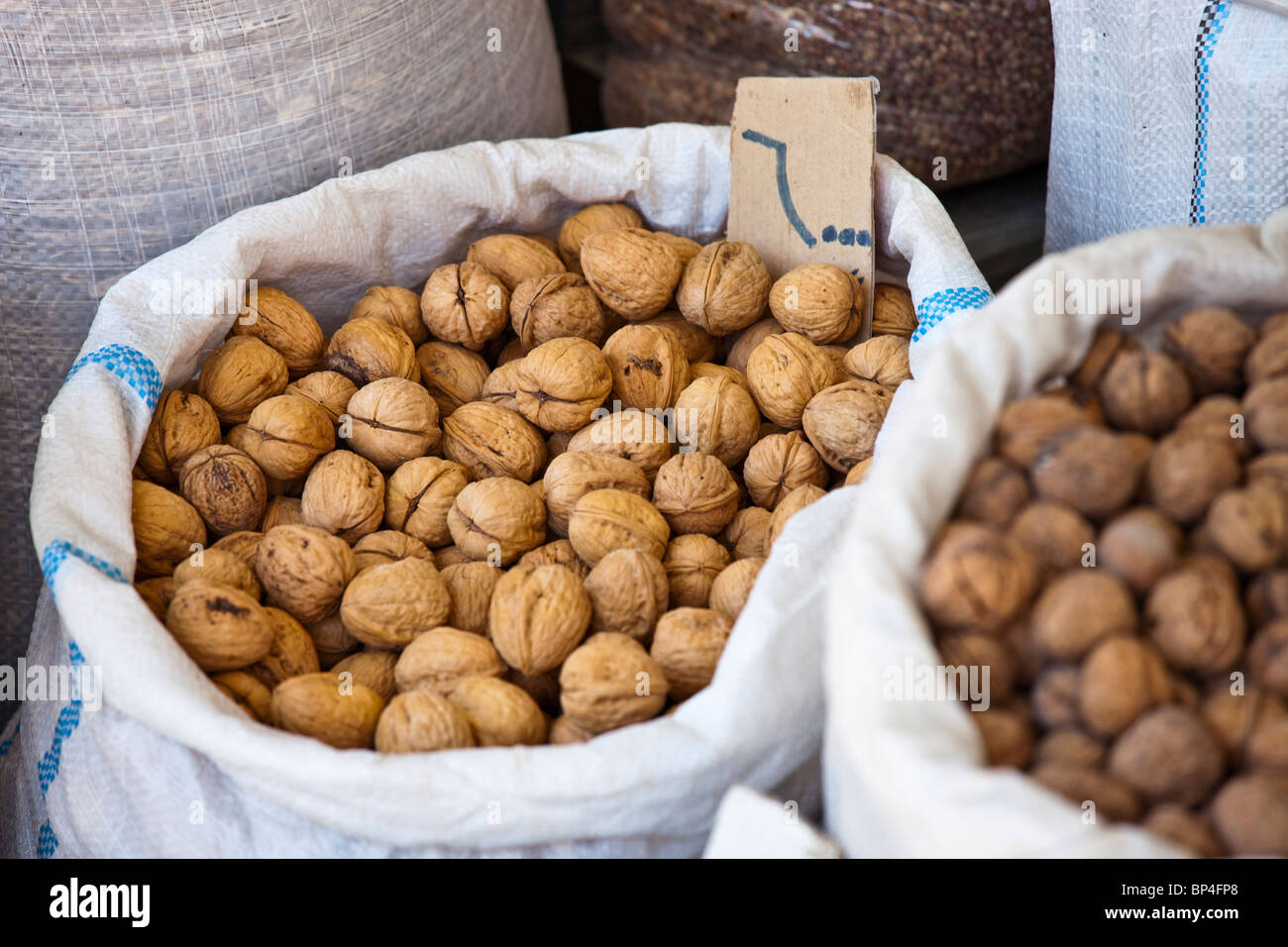 Walnüsse in einem Nuss-Shop in den Basar, Dohuk, Kurdistan, Irak Stockfoto