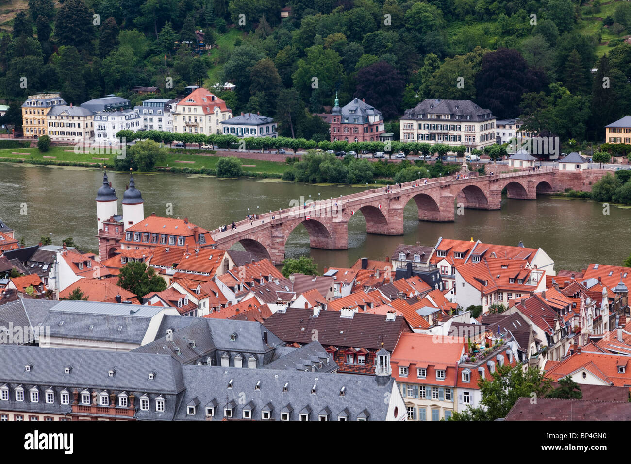 Berühmte Touristen Attraktion historischen Heidelberg Brücke, Altstadt, Neckar Rooftop View, Bayern, Deutschland EU Stockfoto