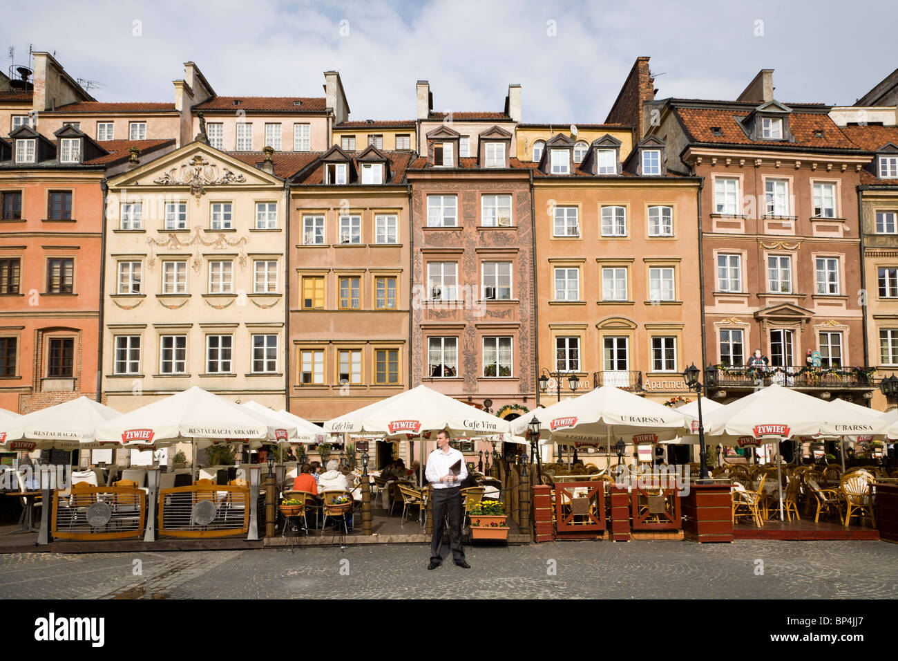 Restaurants am Old Town Market Place, Warschau. Stockfoto